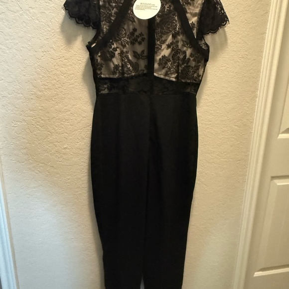 Boohoo Elegant Black Lace Jumpsuit size 6 - Picture 1 of 9